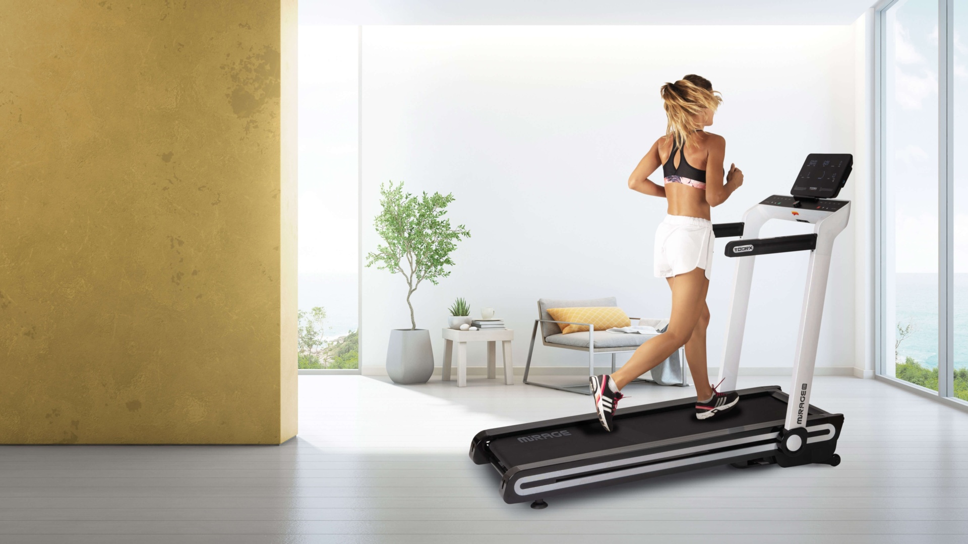 Hardlopen op een Toorx loopband in een lichte woonkamer